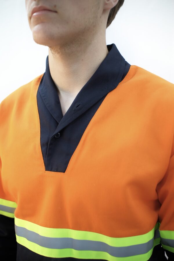 Camisa polo gola italiana duas cores, botões e faixa refletiva - Image 4